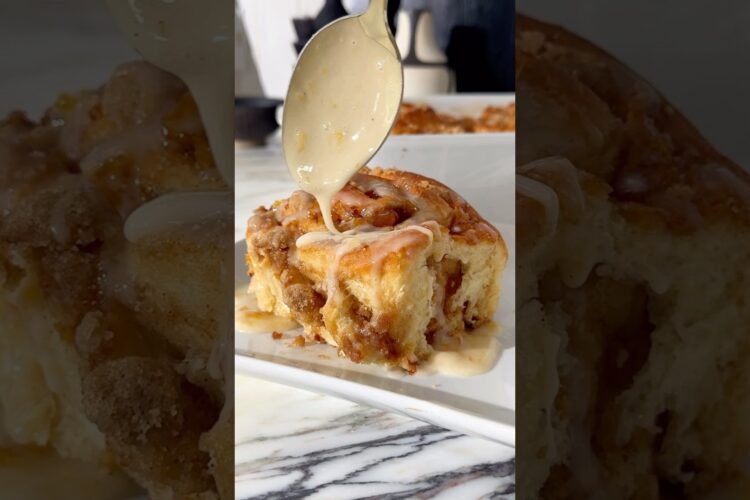 Peach Cobbler Cinnamon Rolls at Grandbaby-Cakes.com #cinnamonrolls #peachcobbler