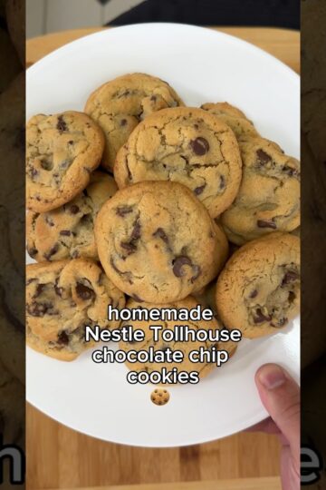 Homemade Nestle Tollhouse chocolate chip cookies recipe #cookies #baking #recipes
