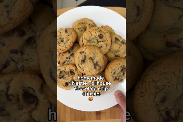 Homemade Nestle Tollhouse chocolate chip cookies recipe #cookies #baking #recipes