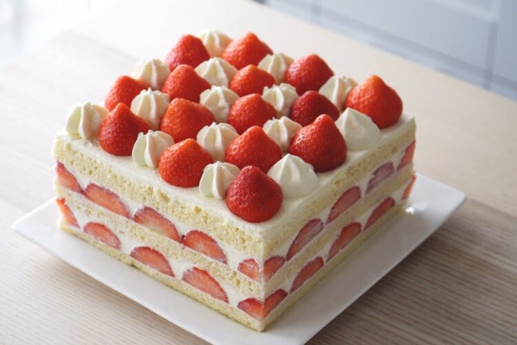 Christmas Strawberry Cake