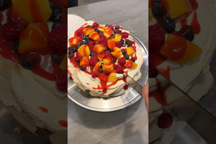 EASY Pavlova Recipe!👨‍🍳🍓