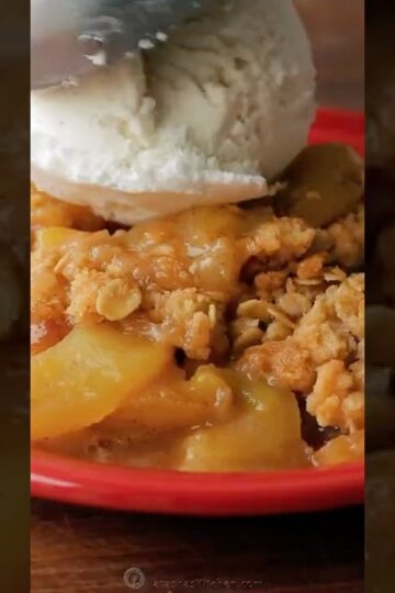 (Easy) Classic Apple Crisp You'll Make Again and Again #shorts