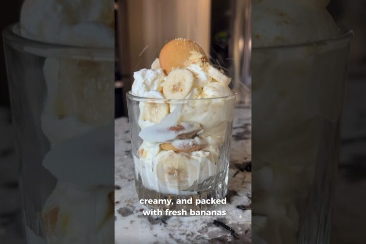 Make Magnolia Bakery’s Famous Banana Pudding at Home! 😋#cooking #easyrecipe #dessert #food #shorts