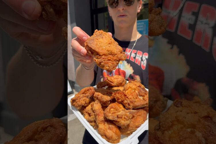 This is supposed to be the best fried chicken in America  PT.1📍Charles Pan Fried NYC #friedchicken