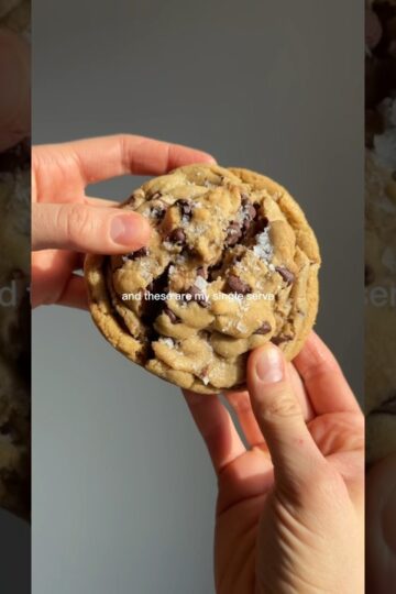 single serve bakery style chocolate chip cookies!! #chocolatechipcookies #cookierecipe
