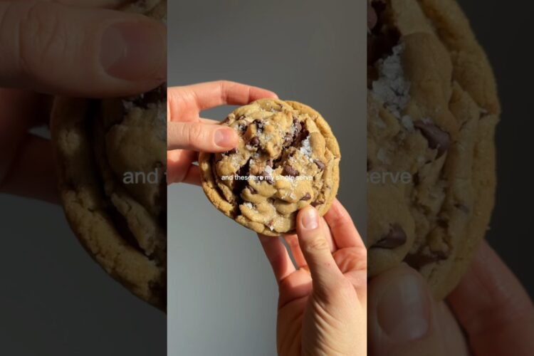 single serve bakery style chocolate chip cookies!! #chocolatechipcookies #cookierecipe
