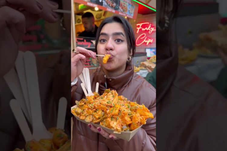 Best loaded chips OF MY LIFE 🍟 #camdenmarket #londonfood #cheesychips