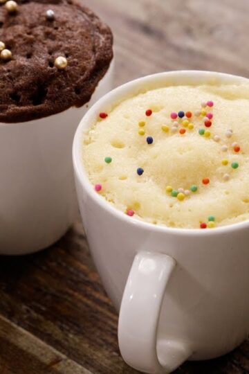 2 Min Mug Cake Recipe - Super Soft & Rich Eggless Microwave Cakes - CookingShooking