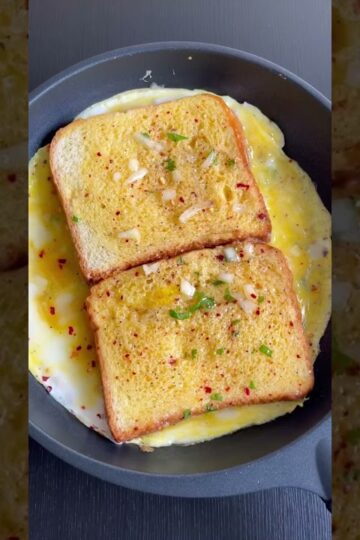 One Pan Egg Toast | Easy Breakfast Egg Sandwich Hack #shorts #youtubeshorts #shortsfeed #sandwich