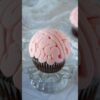 New cupcake decorating hack - squiggly brain cupcakes!! 🧠