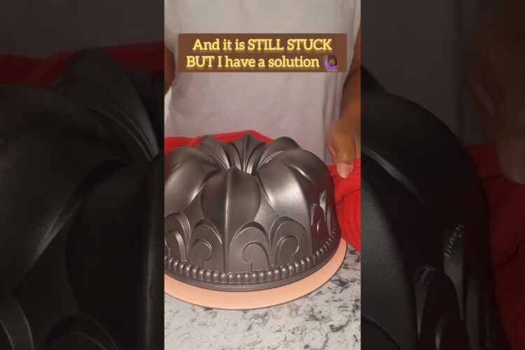 How to Safely remove a cake that is stuck in the pan #cake #bundtcake