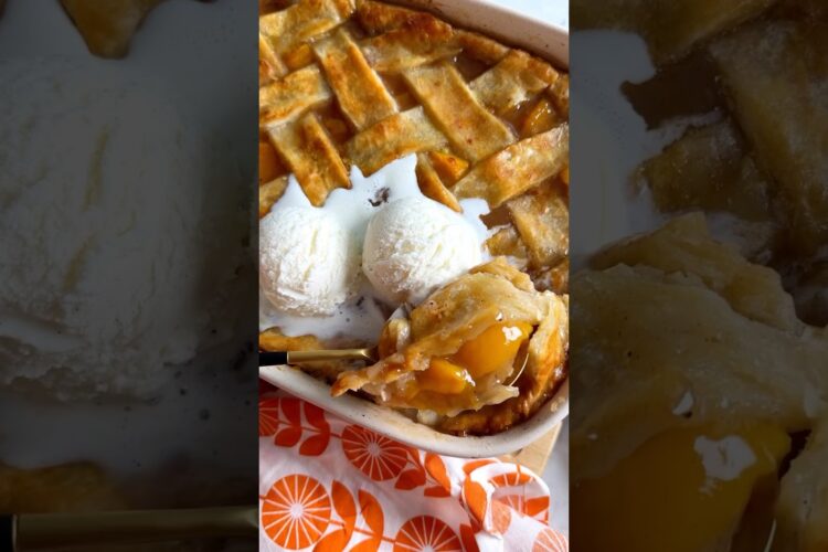 Big Mama’s Peach Cobbler at Grandbaby-Cakes.com #peachcobbler #peachpie #juneteenth