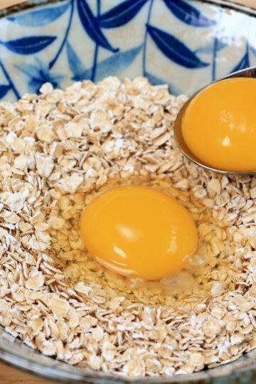 If you have 1 cup of oats and 2 eggs, make this 5 minutes recipe for breakfast