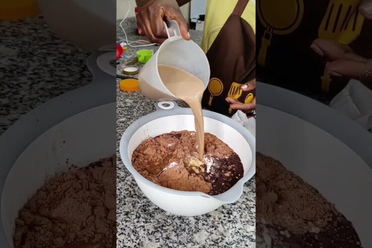 How To Make An Easy, Delicious Chocolate Cake With Only 10 Ingredients!