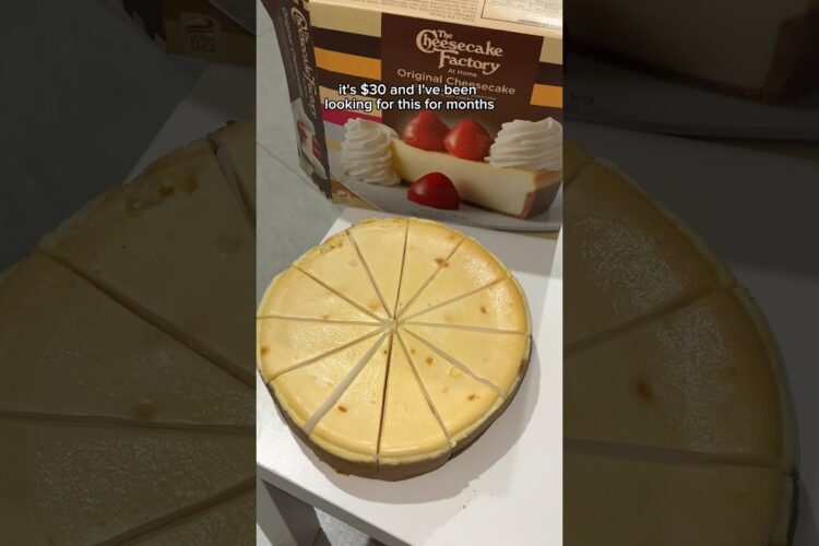 1.8KG COSTCO CHEESECAKE FACTORY CHEESECAKE 🤯🧀 #costco #cheesecake #costcofinds