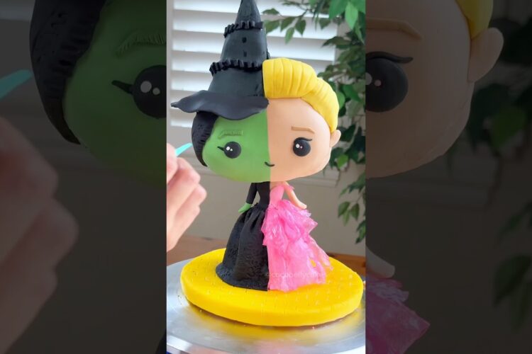 I made a WICKED cake: Elphaba vs. Glinda
