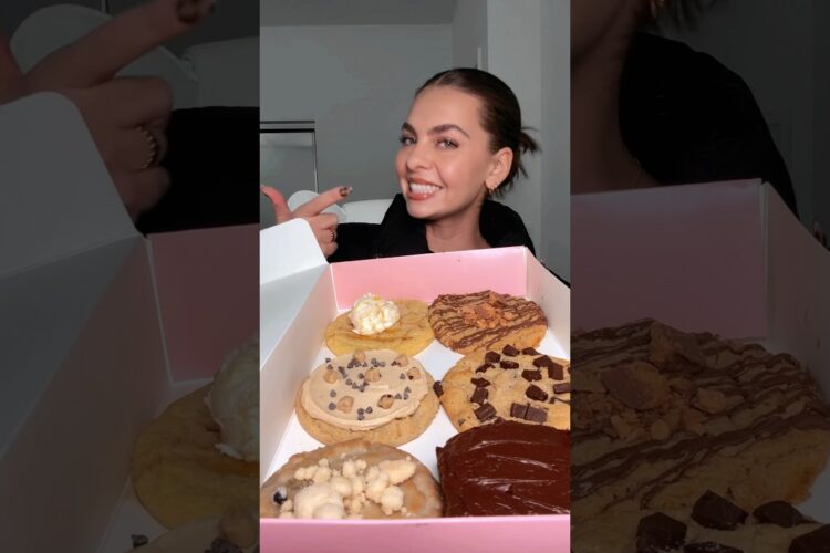 TASTING + RATING CRUMBL COOKIES IN UNDER 1 MINUTE!!! 🍪 #crumblreview #foodreview #eating #foodie