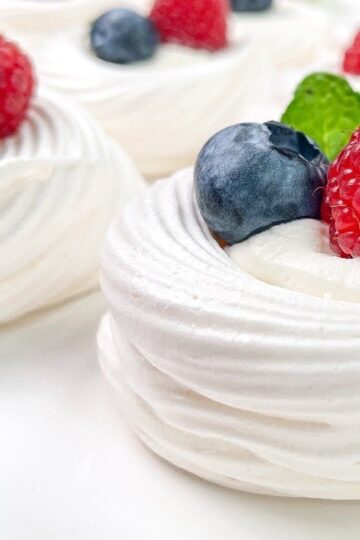 (Short Video) Mini Meringue Pavlova Dessert