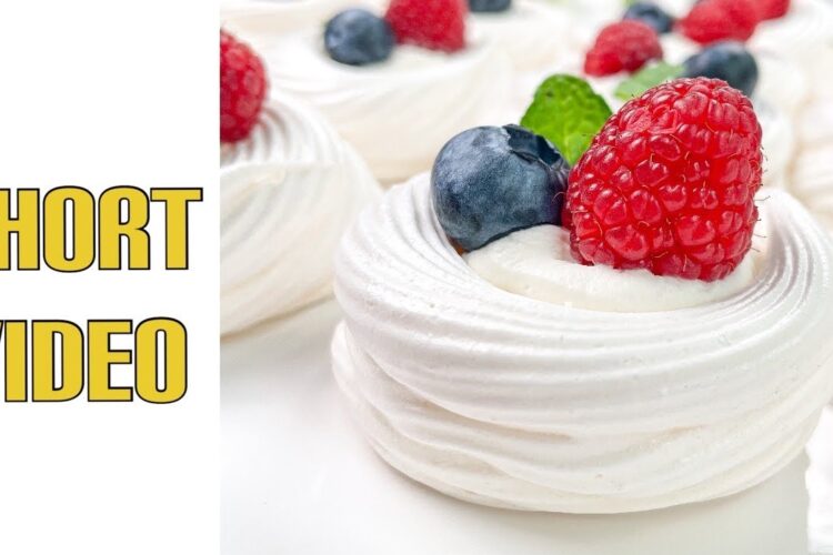 (Short Video) Mini Meringue Pavlova Dessert