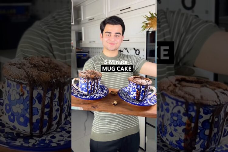 Chocolate Mug Cake! 😍 (5 Minute Eggless Recipe)