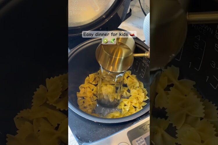 Easy dinner for my kids, yes to Mac and cheese in the rice cooker #cooking #dinner