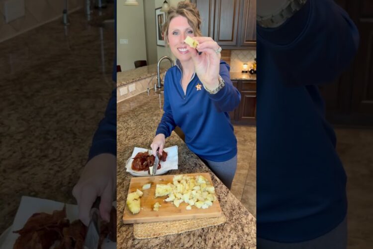 Loaded Baked Potato Salad RECIPE on dinnerin321.com #potato #easyrecipe #recipe #summer #bbq #yummy