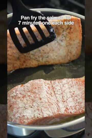 HOT HONEY SALMON IN 20 MINUTES #recipe #shorts
