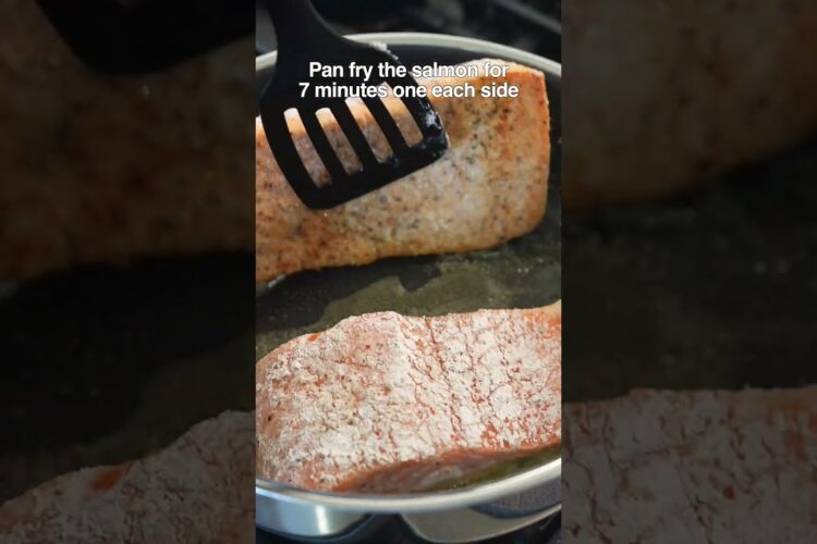 HOT HONEY SALMON IN 20 MINUTES #recipe #shorts