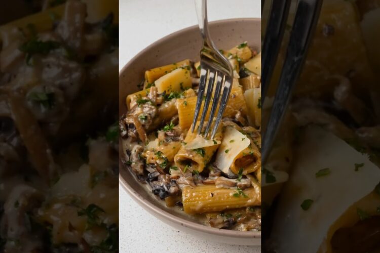 Mushroom Rigatoni pasta, so delicious, so creamy