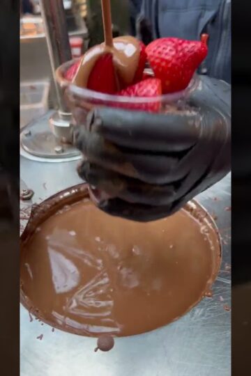 Trying the Chocolate Covered Strawberries at London's Borough Market  #food #foodie #travel