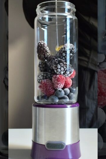 Blender 3 Berries Smoothie#satisfying #smoothie #shorts #recipe #blender #raspberry #blueberry