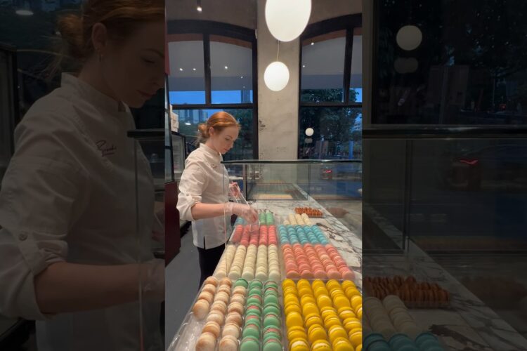 Does anyone like macarons anymore?