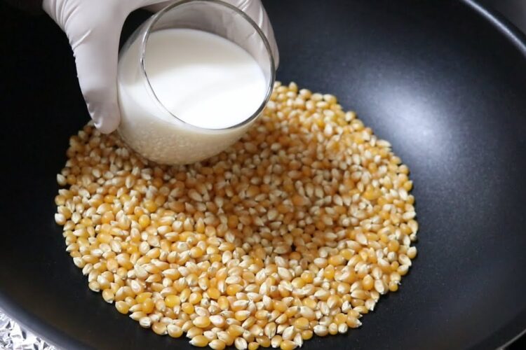 How to Make Perfect Caramel Popcorn /  Palomitas de Maíz con Caramelo