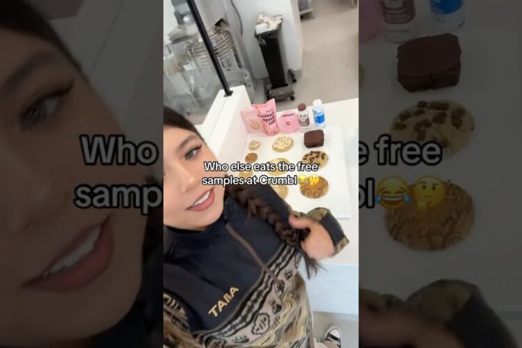 Free Crumbl Cookie😋 || Kayley Torres