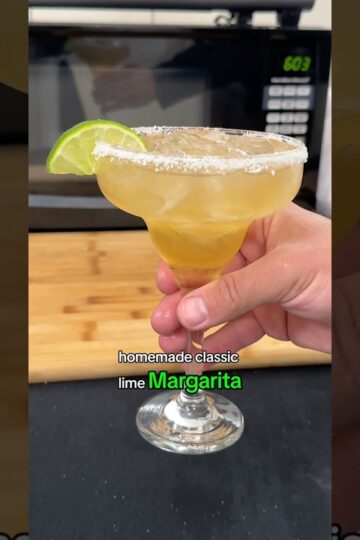 Homemade classic lime margarita recipe #homemade #margarita #recipe #cocktails #recipes