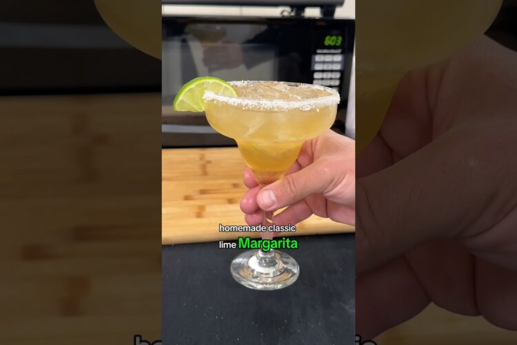 Homemade classic lime margarita recipe #homemade #margarita #recipe #cocktails #recipes