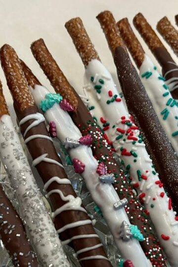 Candy Dipped Pretzel Rods -- A Sweet & Salty Treat!