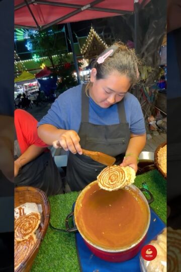 Thai Snack, Crispy Rice Cracker with Watermelon Sauce (Khao Tan)