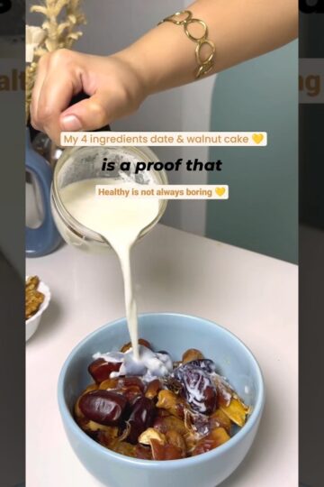 This Dates and walnut cake has NO SUGAR,NO MAIDA AND NO EGGS🍰 Unbelievably Soft and Healthy #shorts