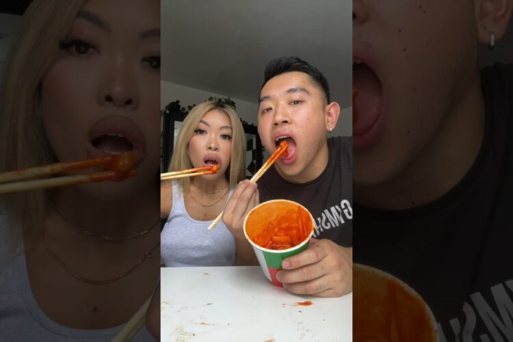 TRYING INSTANT KOREAN FOOD: SPICY RICE CAKE NOODLES