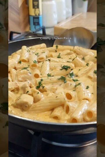 Super Quick, Easy, and Delicious Chicken Pasta!  free can of spices on £15 spend, link in BIO#shorts