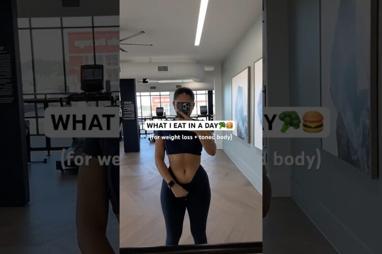 What I eat in a day! 🍔🥦🤍On a calorie deficit and high protein! #weightloss #onlinecoaching