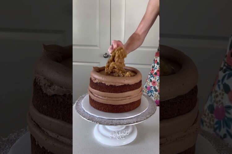 GERMAN CHOCOLATE CAKE. soooo so good! #cake #cakedecorating #baking #yum