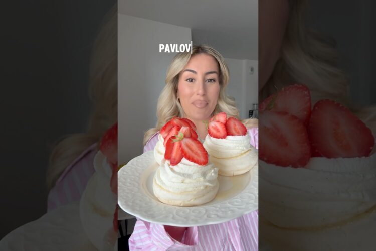 PAVLOVA 🍓  #recette #pavlova