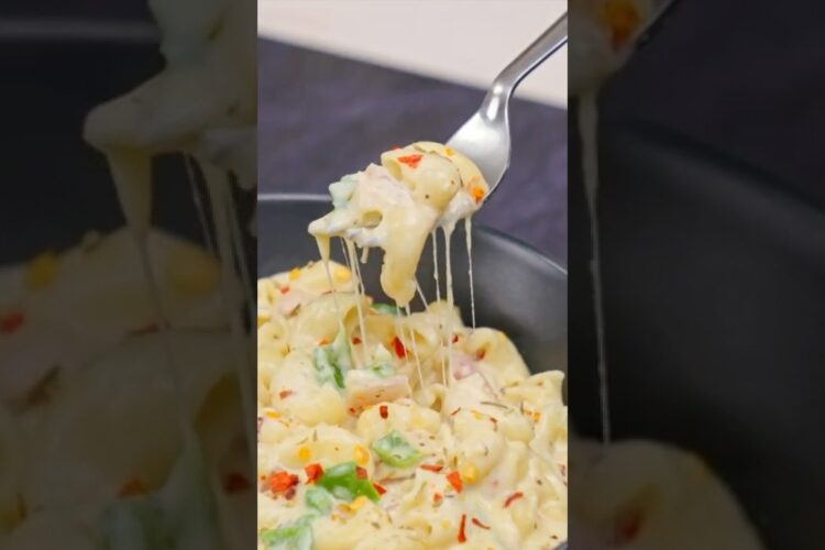 White Sauce Macaroni Pasta Recipe - चीज़ी वाइट सॉस पास्ता कैसे बनाये - Best Macaroni #KabitasKitchen