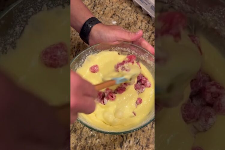 Lemon raspberry Bundt Cake #FYP #Recipe #EasyRecipe #Cake #CakeRecipe #BundtCake #Lemon #fypシ