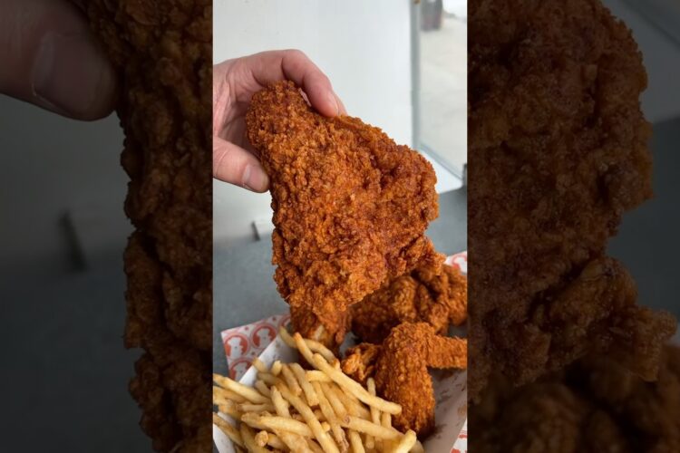 The BEST FRIED CHICKEN in NYC?! 🍗🔥 Find this at Blue Ribbon Fried Chicken! #DEVOURPOWER