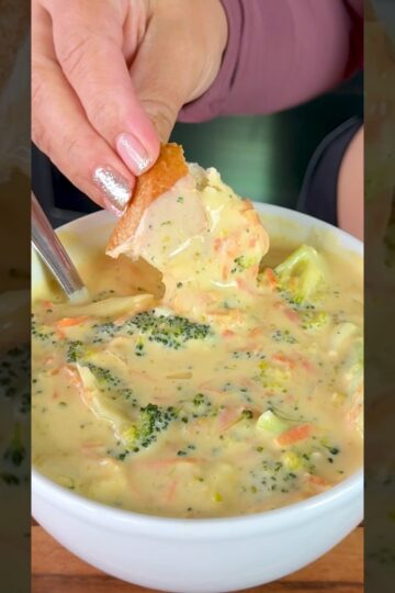 Broccoli Cheddar Soup Easy Recipe (Better than Panera!) #shorts