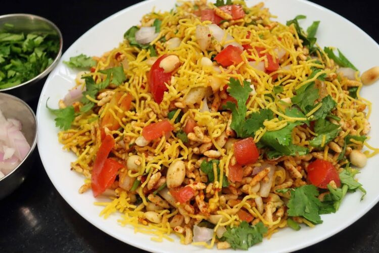 Street Style Bhel Puri | భేల్ పూరి ఇలా ఈజీగా ఇంట్లోనే చేస్కోవచ్చు😋| Bhel Puri In Telugu | Easy Snack