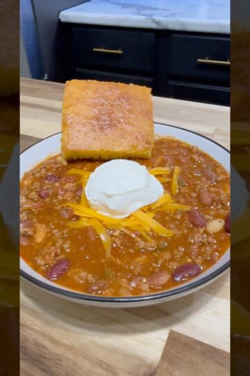 Let’s make a Ground Turkey Chili. Perfect for the cold holiday season! #chiliseseason #chilirecipe
